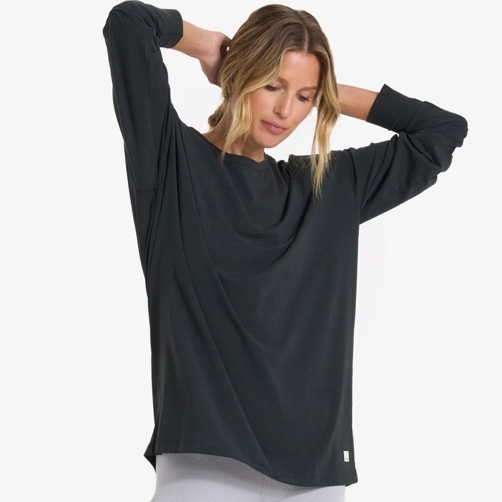 Vuori Long Sleeve Feather Tee Washed Black Womens Small
